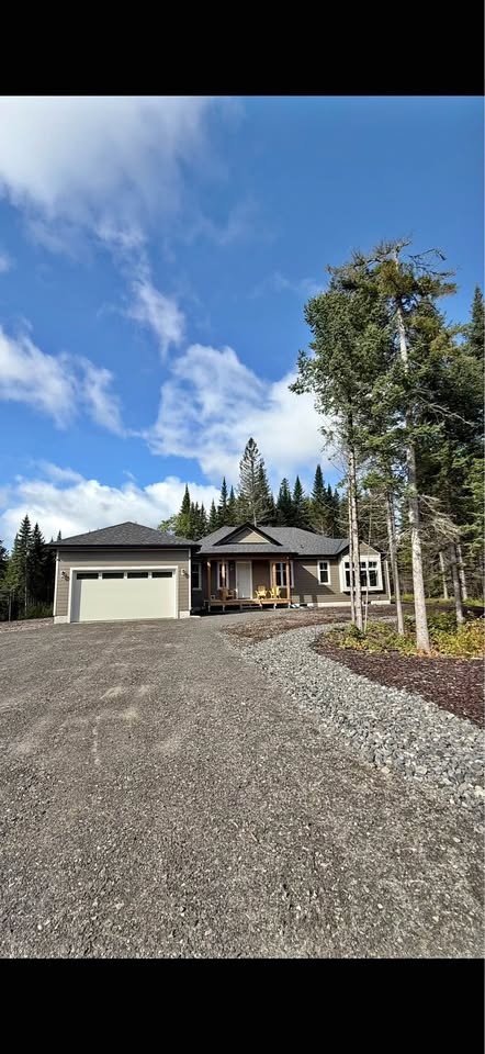 3 Beds 2 Baths - House