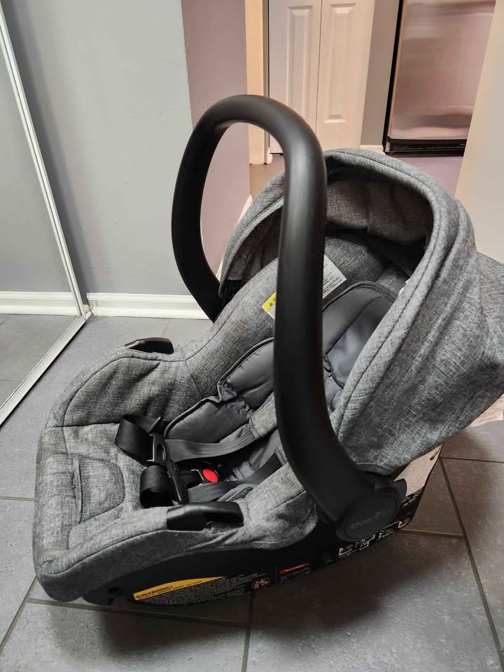 Evenflo Infant Car Seat with Base – Grey (Expires 06/25/2030) - photo 2
