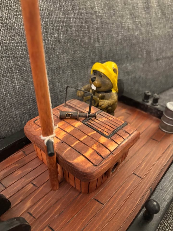 Wooden folk art - Beaver Captain - photo 2