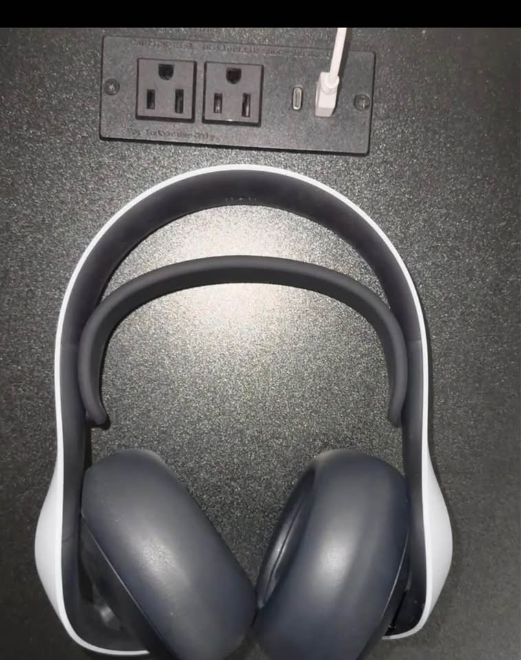 PS5 Pulse Elite Wireless Headset – Never Used - photo 3