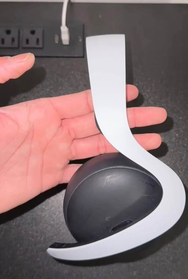 PS5 Pulse Elite Wireless Headset – Never Used - photo 4