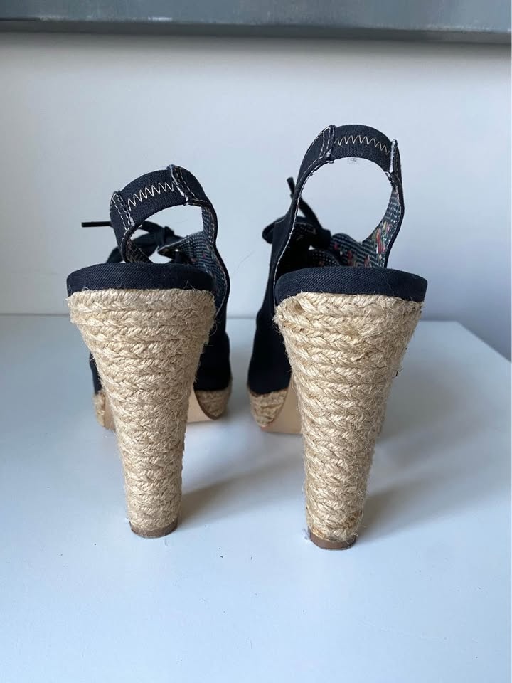 Black Lace up sling back wedge shoes - photo 4