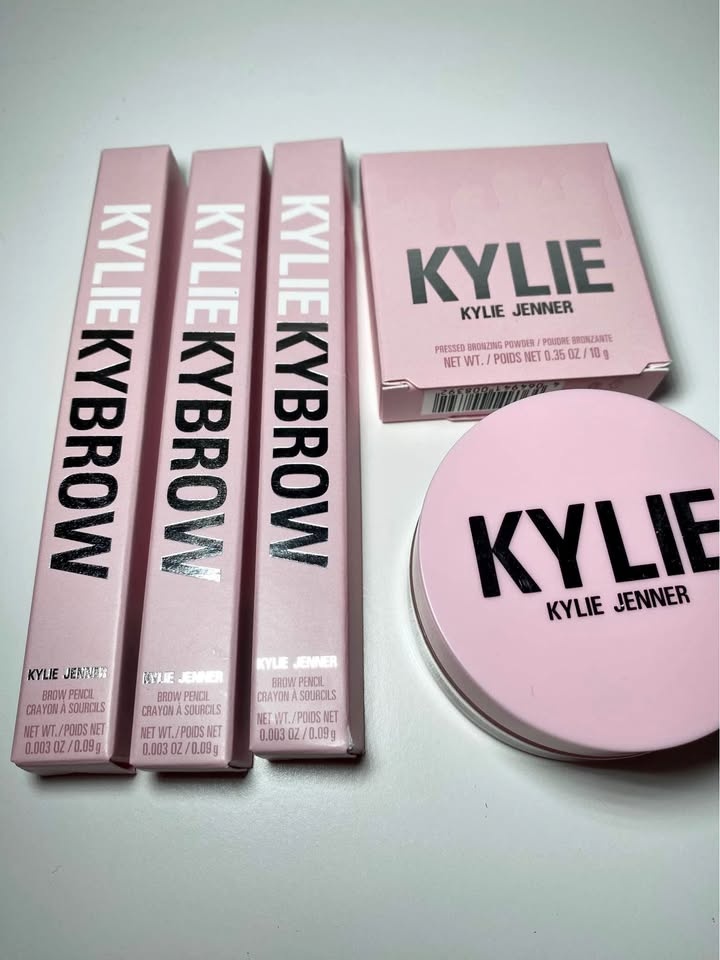 Makeup: Lipstick, Gloss, Powders, Bronzer & More