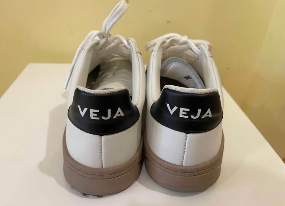 Veja V-12 Women's Shoes Size 8 - photo 2