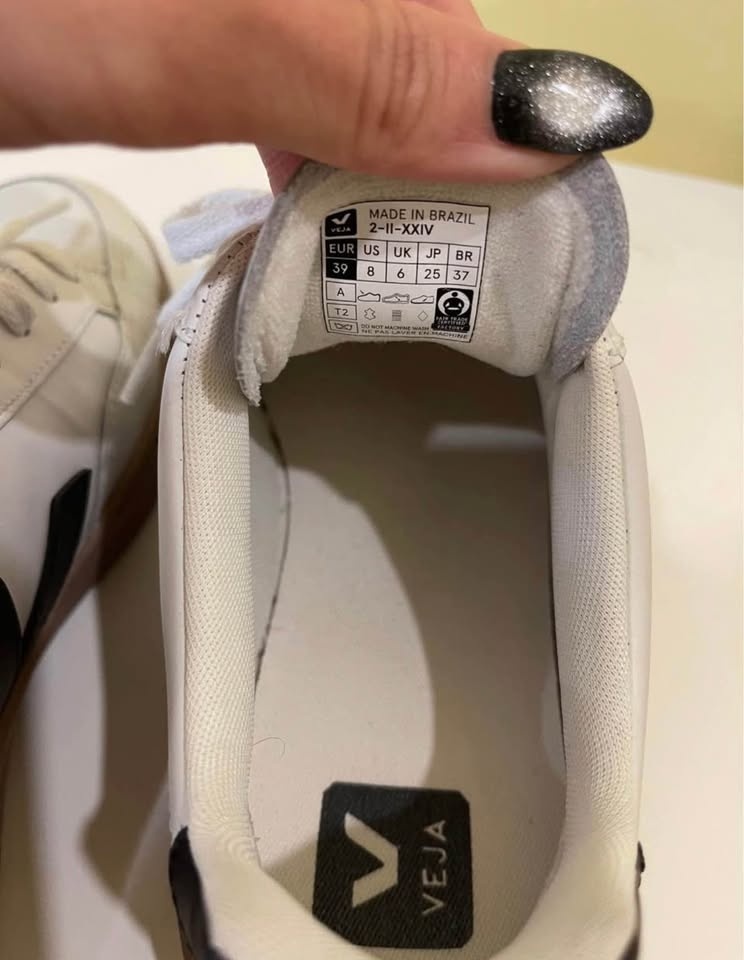 Veja V-12 Women's Shoes Size 8 - photo 3
