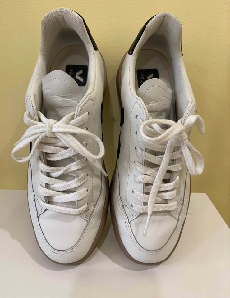 Veja V-12 Women's Shoes Size 8 - photo 5