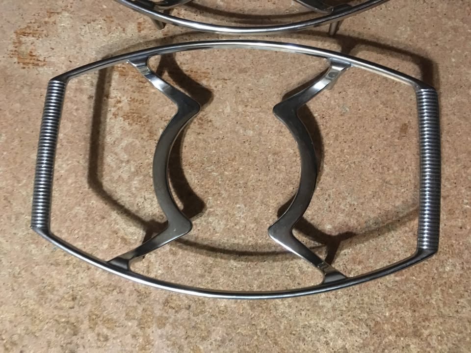 LOT OF 2 CORNING WARE CASSEROLE HOLDER METAL TRIVET CRADLE P-11- - photo 2