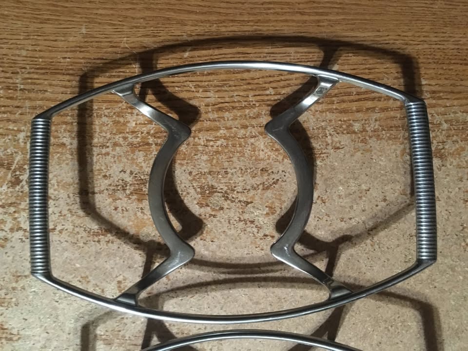 LOT OF 2 CORNING WARE CASSEROLE HOLDER METAL TRIVET CRADLE P-11- - photo 3