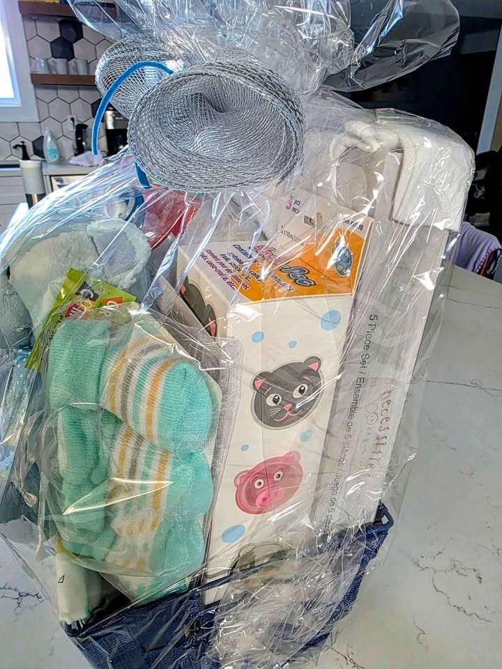 Baby Gift Basket – Brand New / Still Wrapped - photo 3