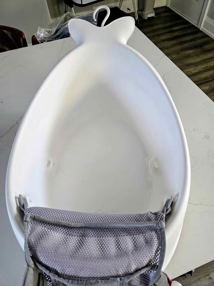 Skip Hop Baby Bathtub with Newborn Sling – Clean, Excellent Cond - photo 3
