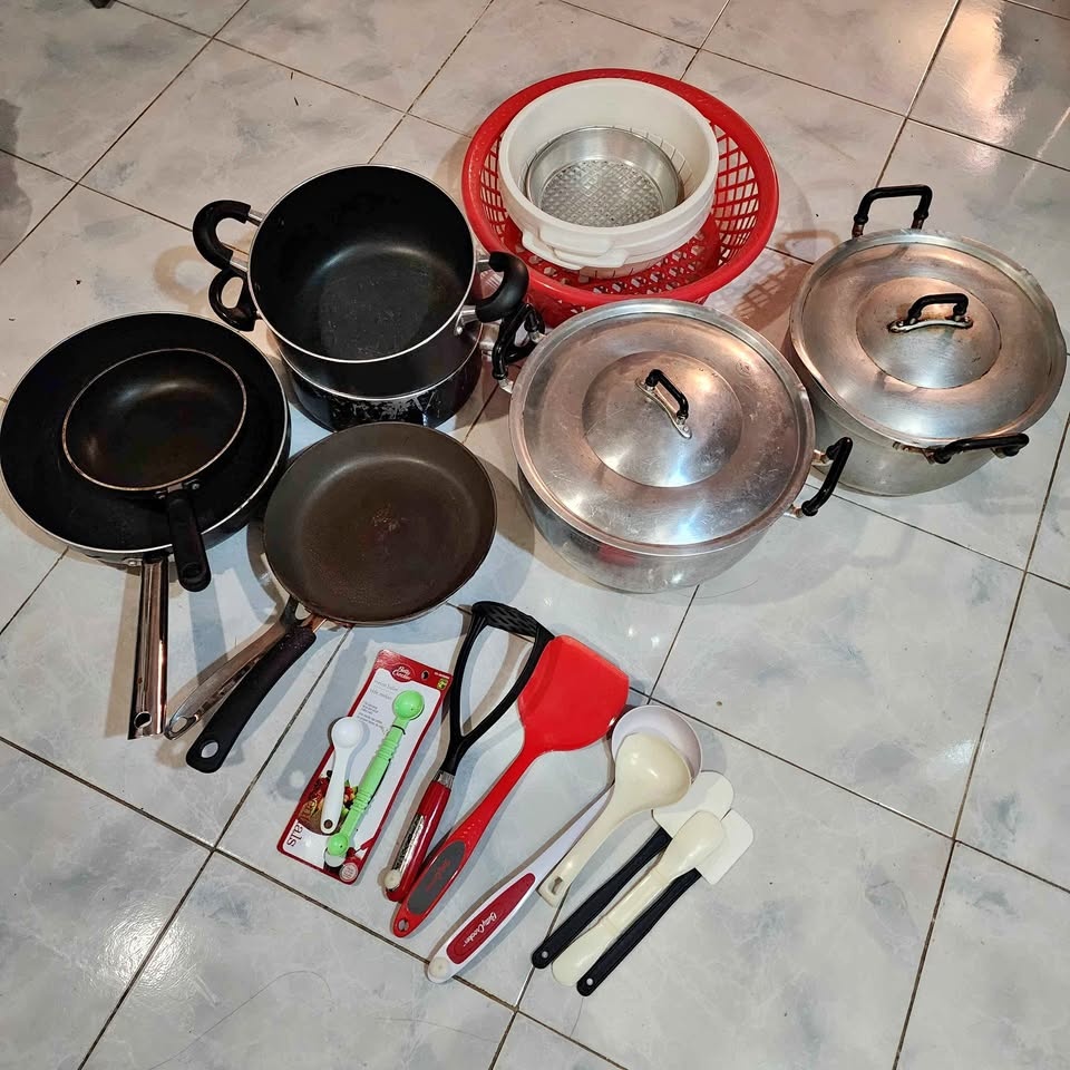 2 Large Aluminum Stock Pots
