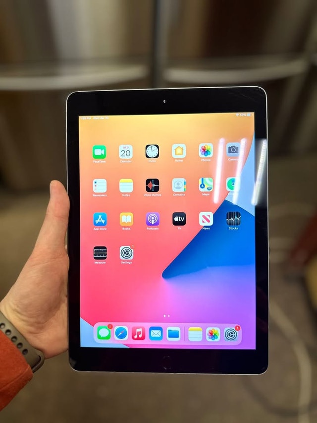 iPad 5th Gen 128GB Unlocked