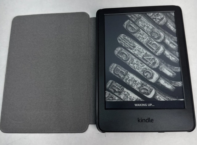 Amazon Kindle 11th Gen 16GB Wi-Fi w/ Case
