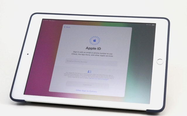 Apple iPad 6th Gen - 128GB unlocked
