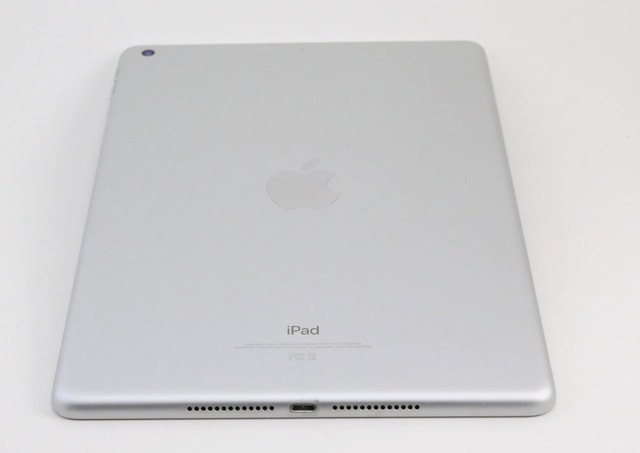 Apple iPad 6th Gen - 128GB unlocked - photo 2