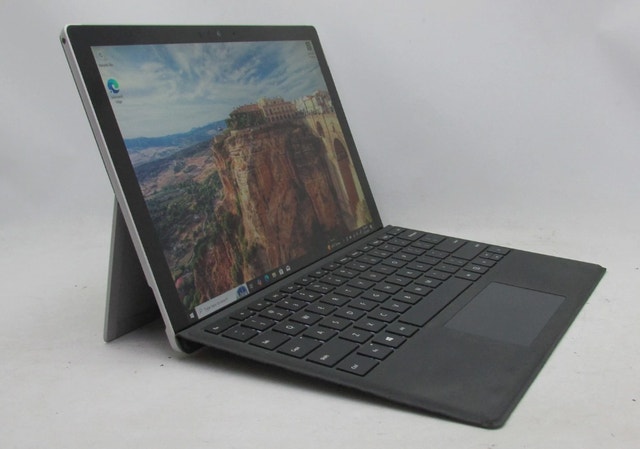 Microsoft Surface Pro 5 i5-7300U 8GB RAM 256GB 2K