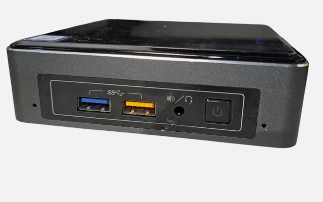 Intel NUC i5-7260U CPU | 8GB DDR4 | WiFi