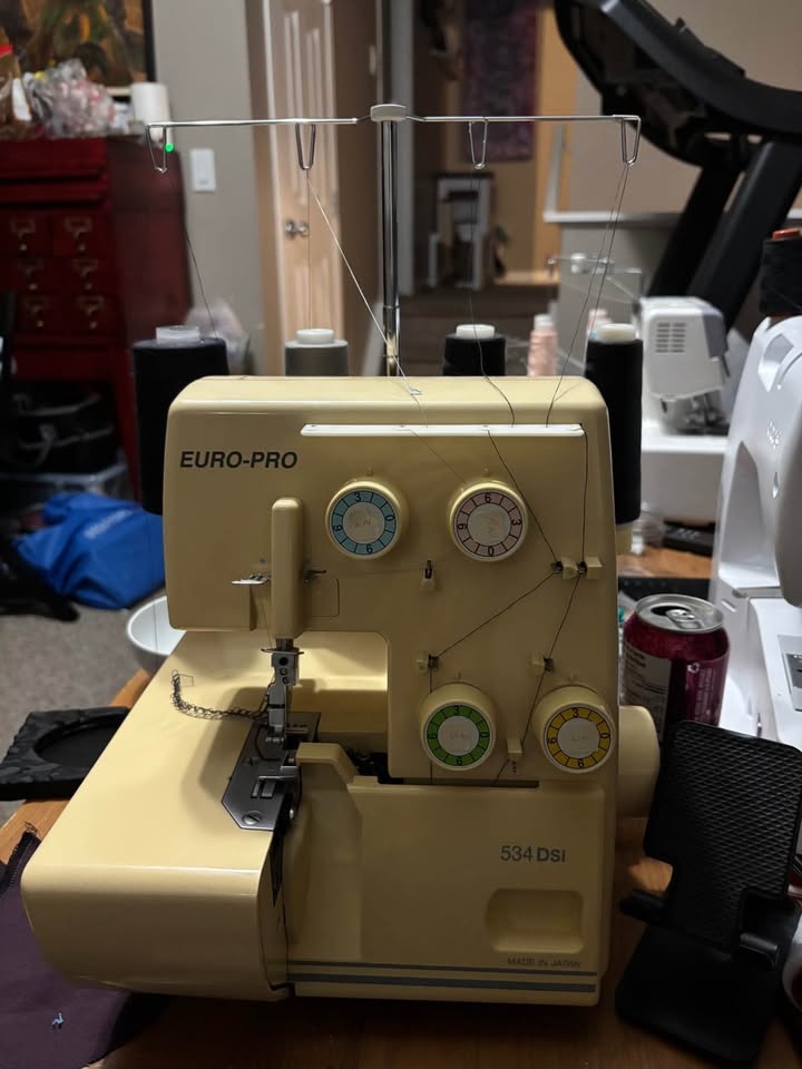 Euro-Pro 534 DSI Serger - photo 2