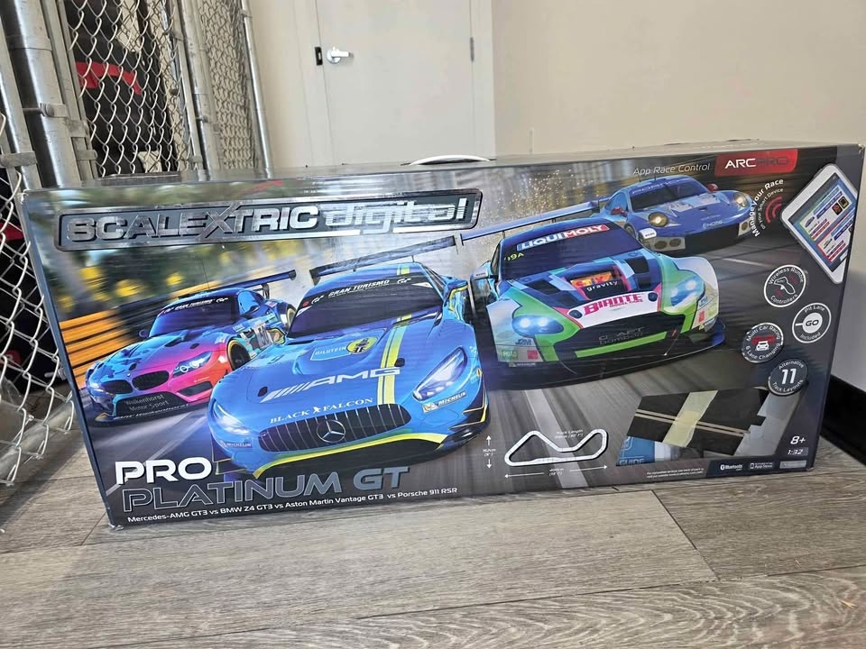 Scalextric ARC PRO PLATINUM GT SET C1374