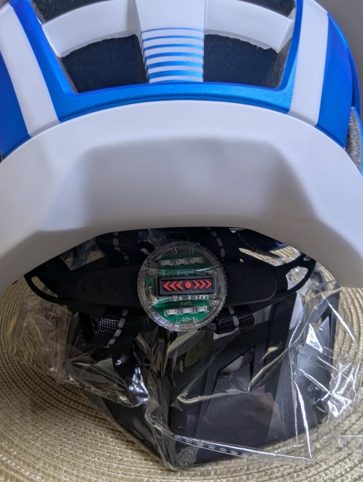 Brand new VICTGOAL biking helmet - photo 2