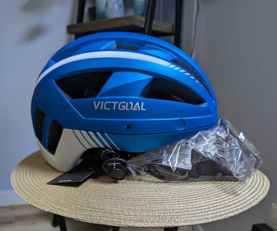 Brand new VICTGOAL biking helmet - photo 4