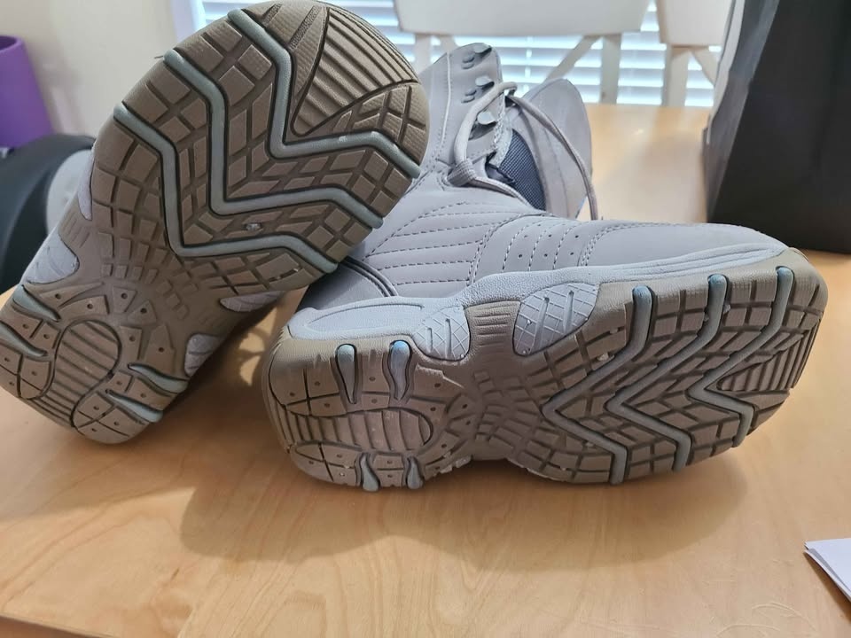 Gray Snow Boots Size 6 - photo 2