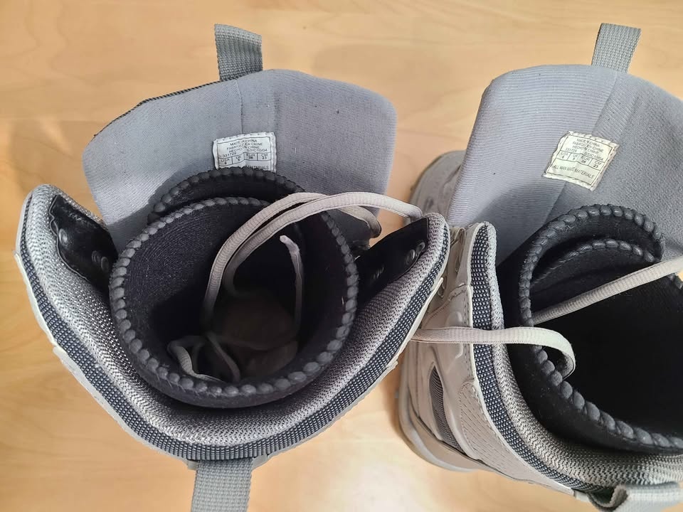 Gray Snow Boots Size 6 - photo 4