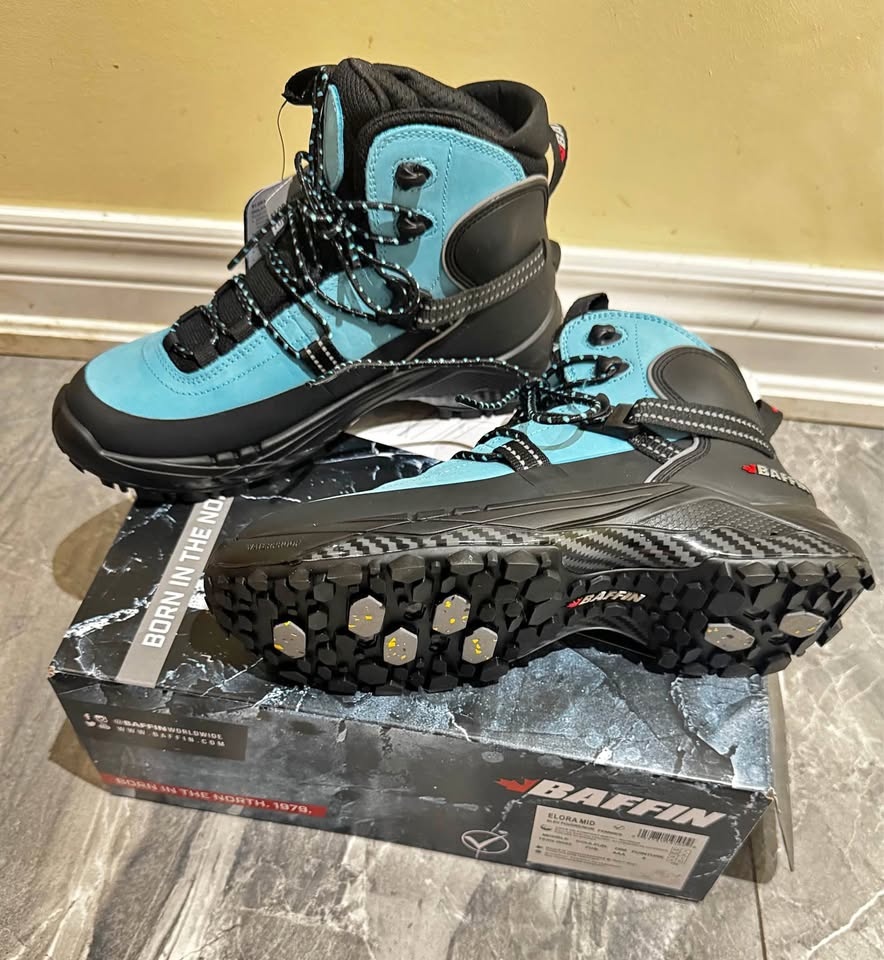 Brand NEW BAFFIN Womens Boots - Size 8