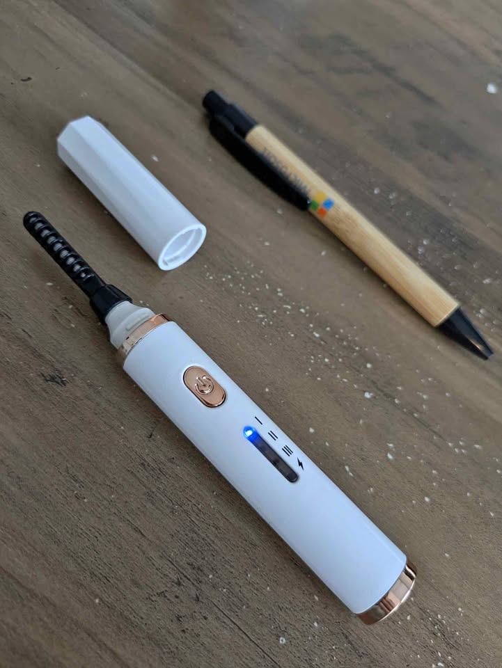 Heated electric eyelash curler
