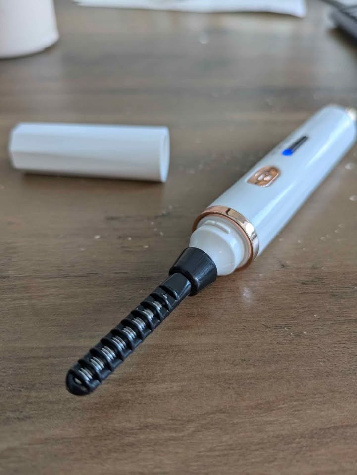 Heated electric eyelash curler - photo 2