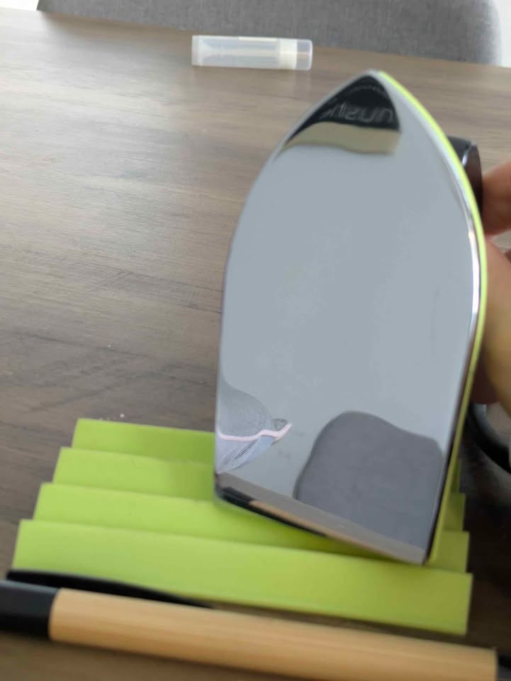Mini travel iron - smart temp adjusting - photo 2