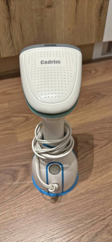 Garment Steamer / Handheld Clothes Steamer – Good Condition