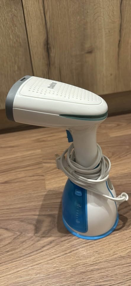 Garment Steamer / Handheld Clothes Steamer – Good Condition - photo 4
