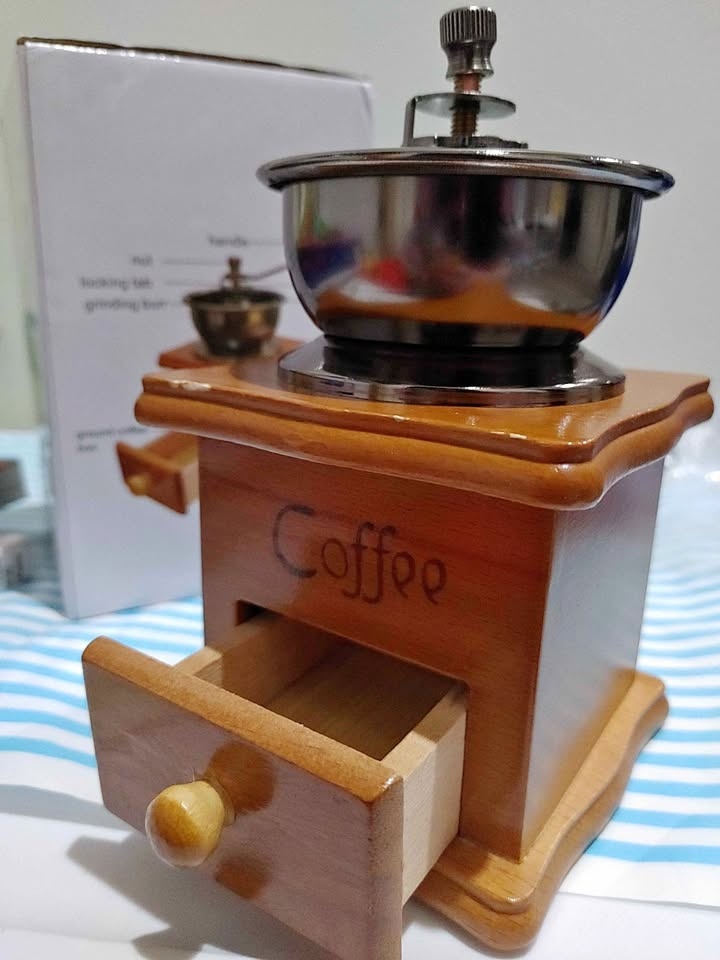 Vintage-looking Decorative Manual Coffee Grinder - Never Used