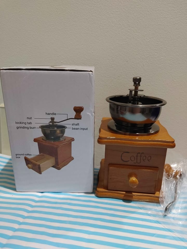 Vintage-looking Decorative Manual Coffee Grinder - Never Used - photo 3