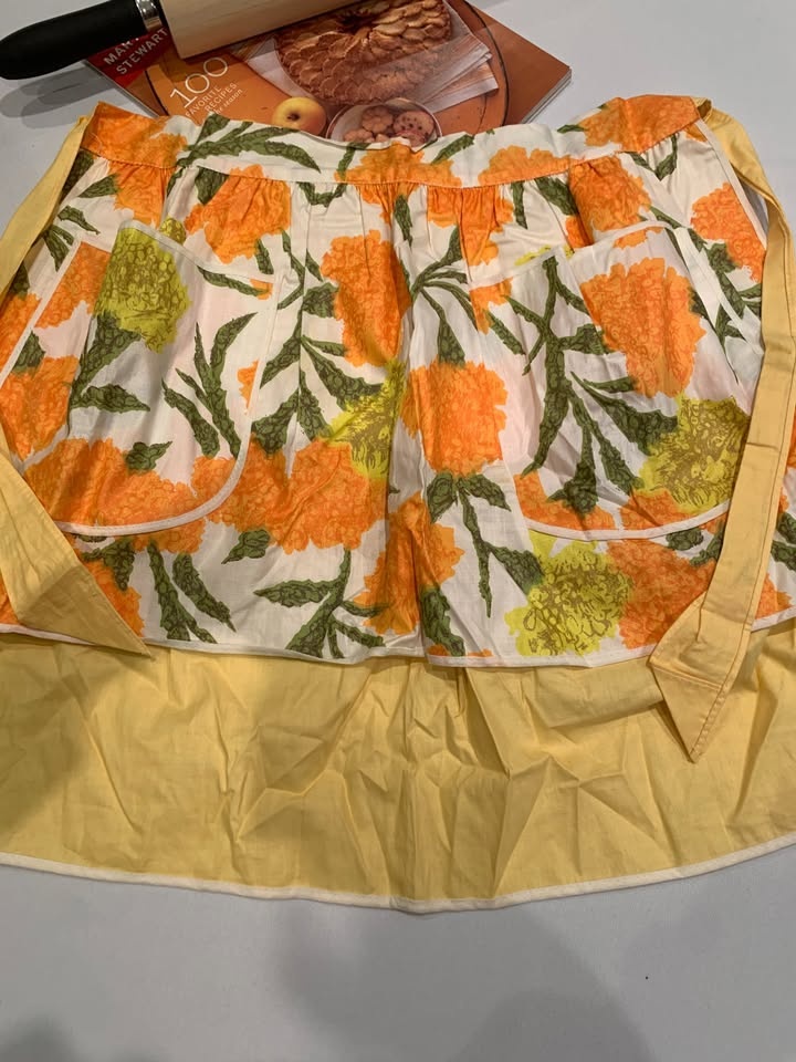 Vintage Apron Yellow Floral REVERSABLE - photo 3
