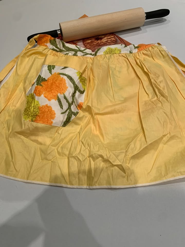 Vintage Apron Yellow Floral REVERSABLE - photo 5