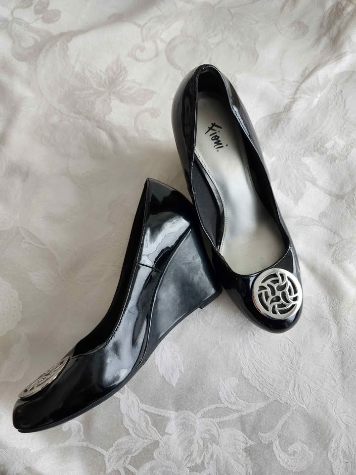 Black patent Fioni, size 7 - photo 2