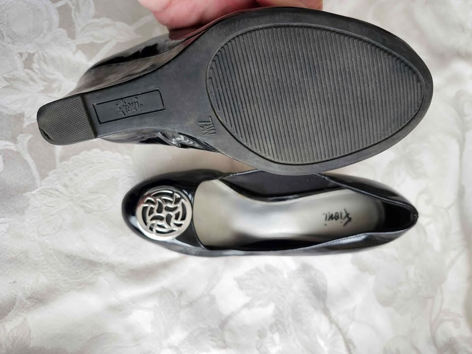Black patent Fioni, size 7 - photo 3