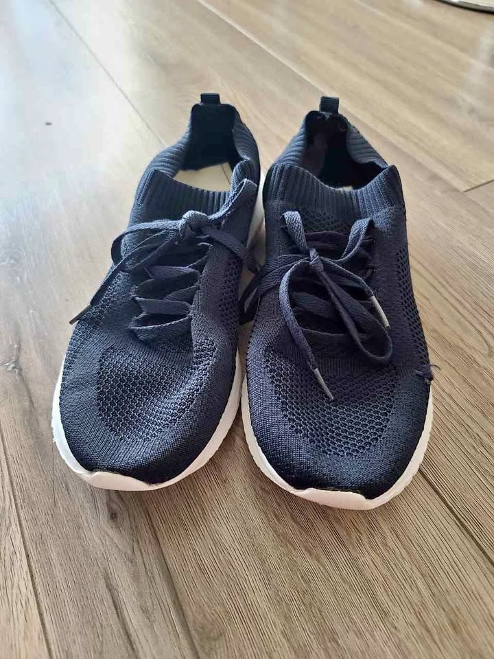 Men's Sneakers Size 11-12