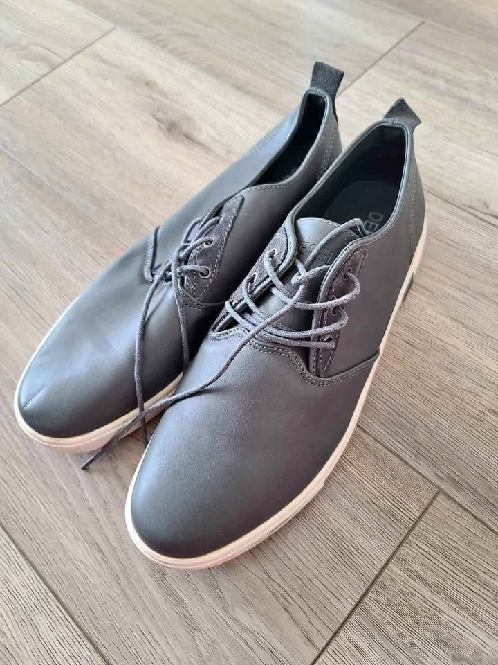 Size 12 Men's Grey Casual Shoes