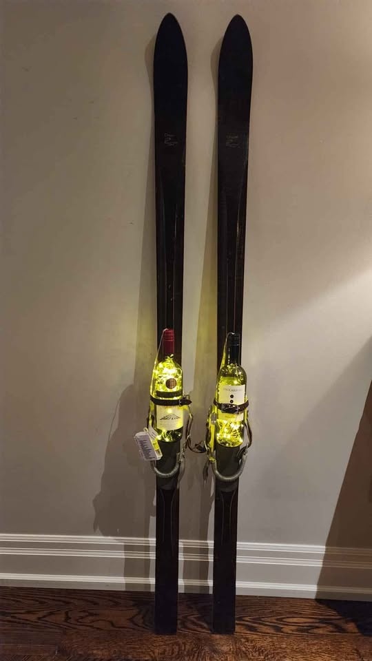 Vintage Harvey E Dodds Limited Chalet Wood Skis - photo 2