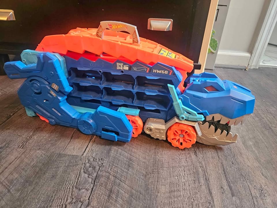 Hot Wheels T-Rex Transporter Hauler - Transforms into Dino