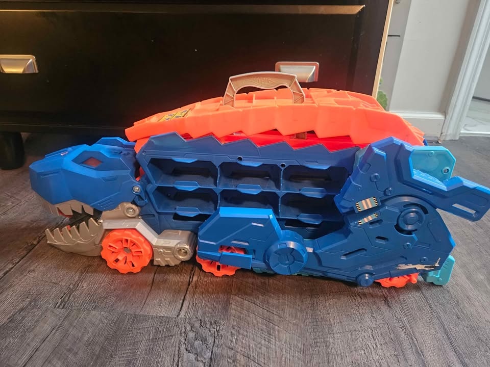 Hot Wheels T-Rex Transporter Hauler - Transforms into Dino - photo 2