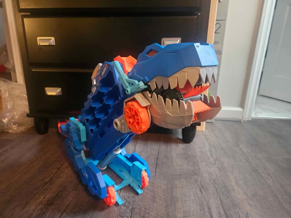 Hot Wheels T-Rex Transporter Hauler - Transforms into Dino - photo 4