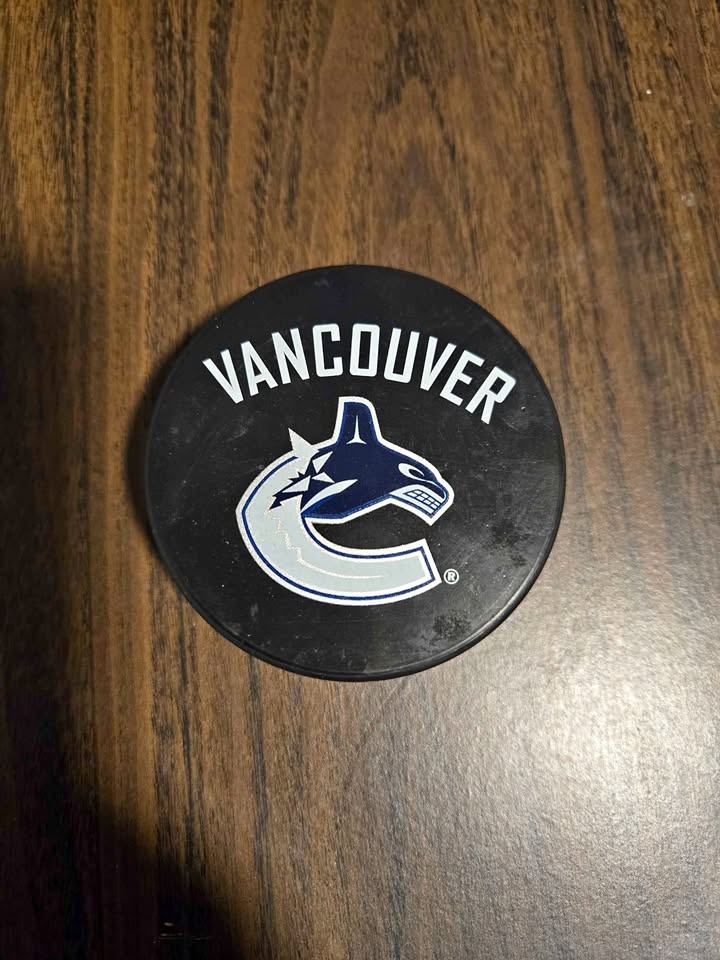 Canucks Puck
