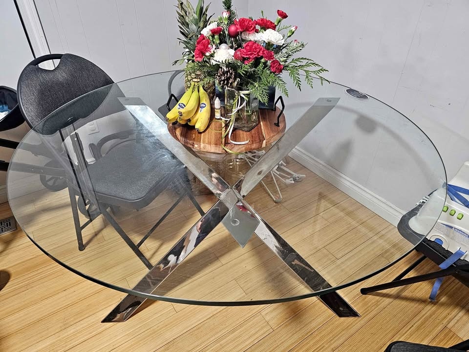 55in Round Glass Table with Chrome Base