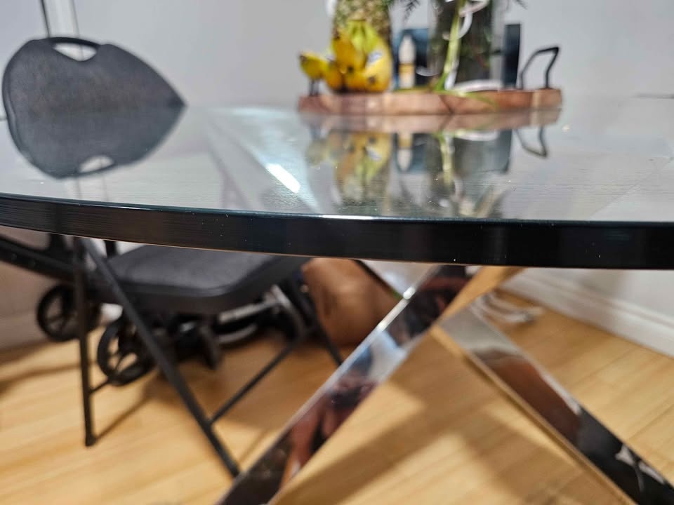 55in Round Glass Table with Chrome Base - photo 2