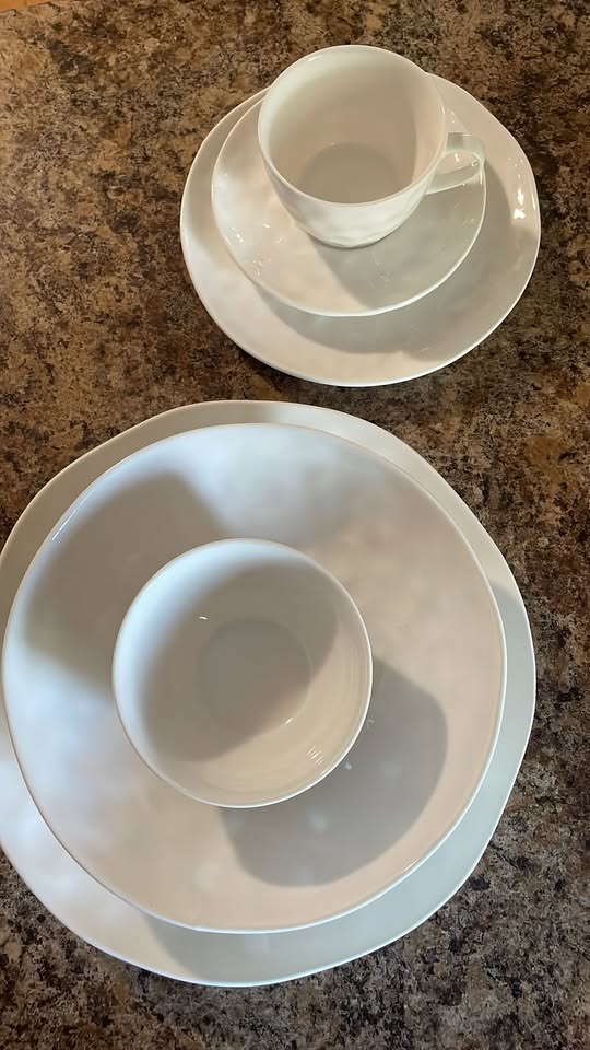 6 People - 36pc White dinnerware set - photo 5