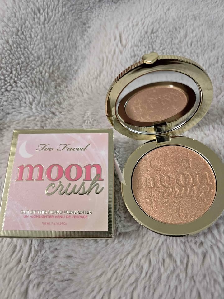 Too Faced Glossy Powder Highlighter - Summer Moon